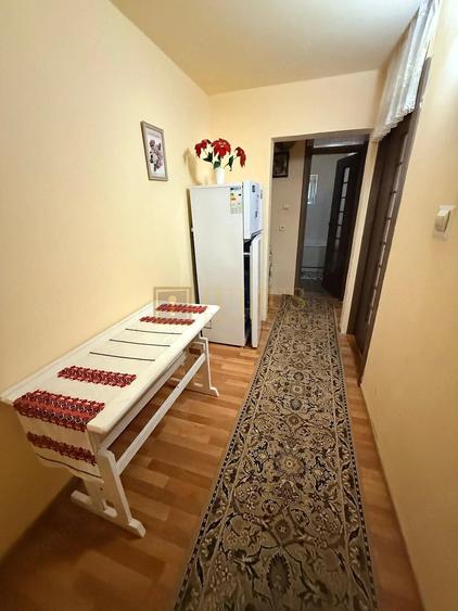 Apartament cu 3 camere decomandat, mobilat în Soarelui