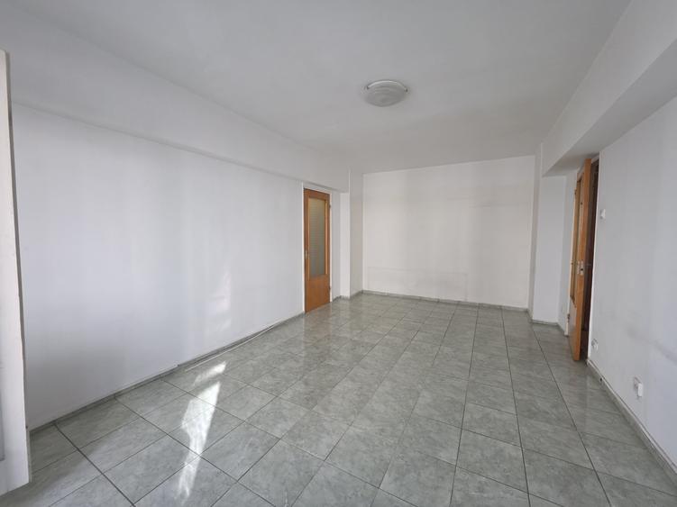Apartament cu 3 camere semidecomandat în Chișinau