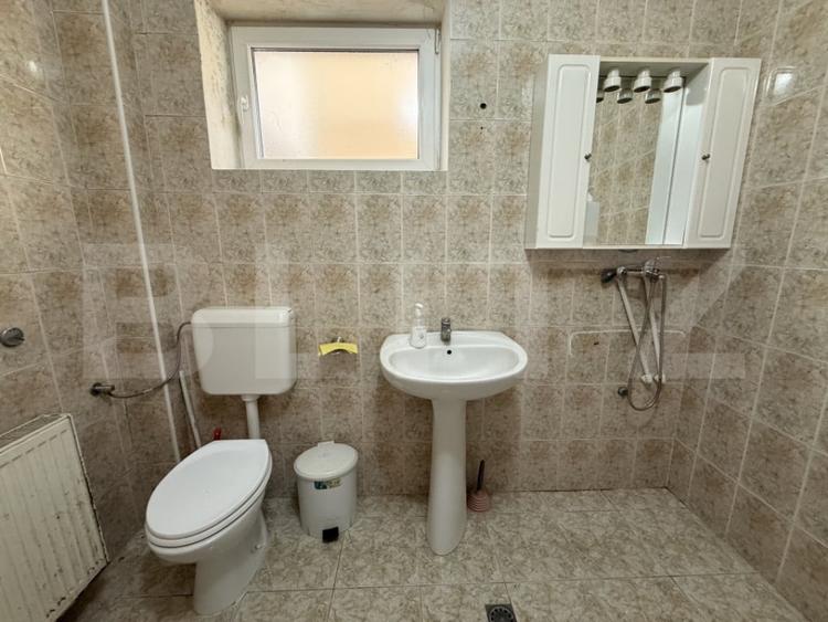 Casă cu 5 camere cu Teren 539 Mp în Central