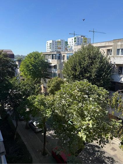 Apartament cu 3 camere decomandat în Faleza Nord