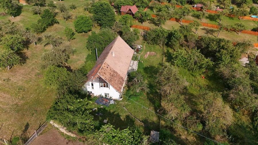 Casă cu 6 camere cu Teren 1000 Mp în Angheluș