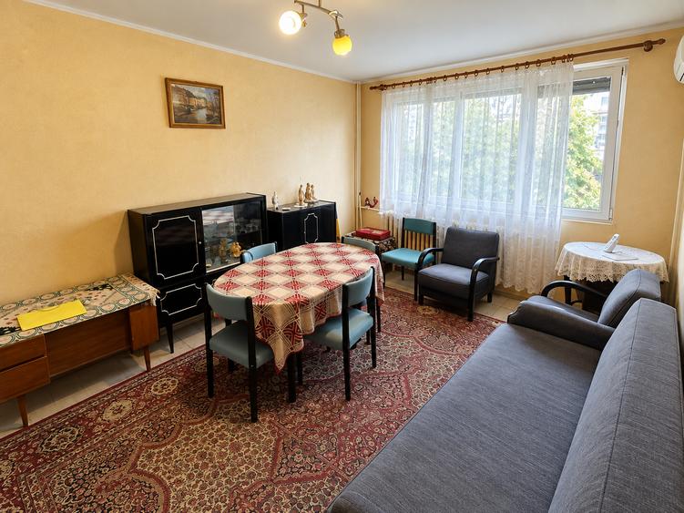 Apartament cu 3 camere decomandat în Titan