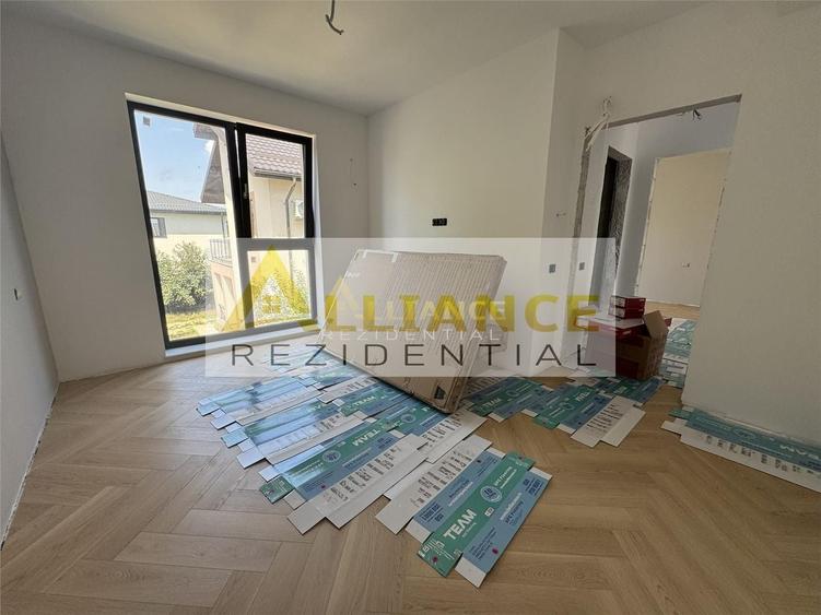 Duplex cu 5 camere decomandat cu Canalizare în Central
