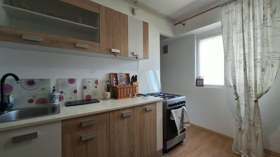 Apartament cu 3 camere decomandat, mobilat în Vatra Luminoasă