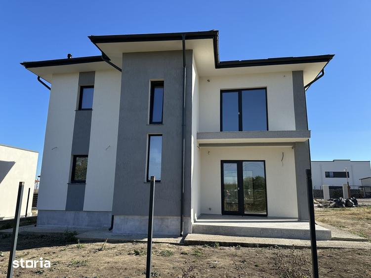 Casă cu 4 camere cu Teren 500 Mp în Podu Roș