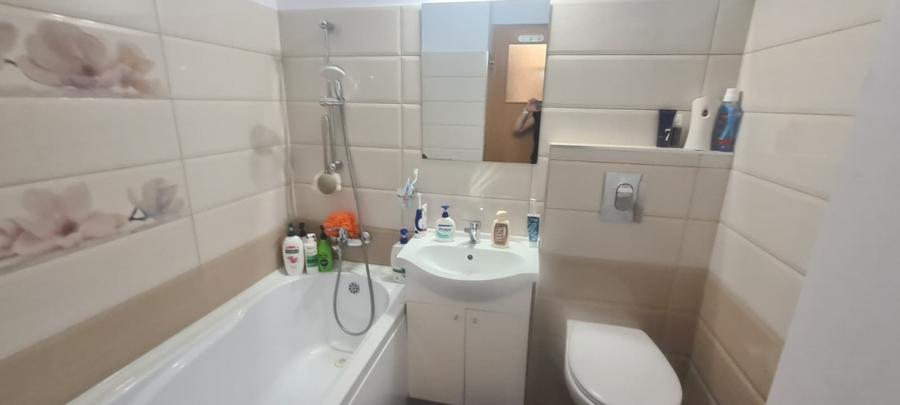 Apartament cu 3 camere decomandat, mobilat în Tractorul