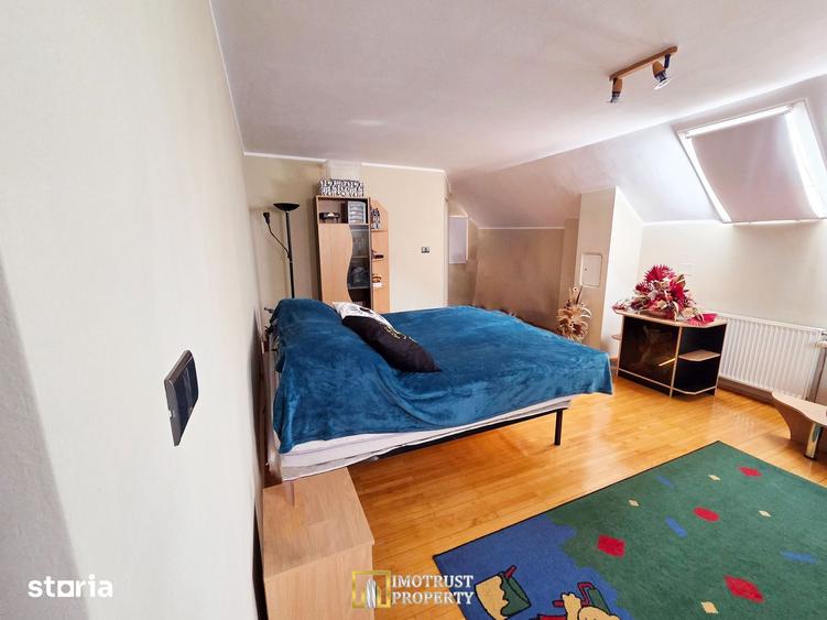 Casă cu 10 camere cu Teren 2045 Mp în Central