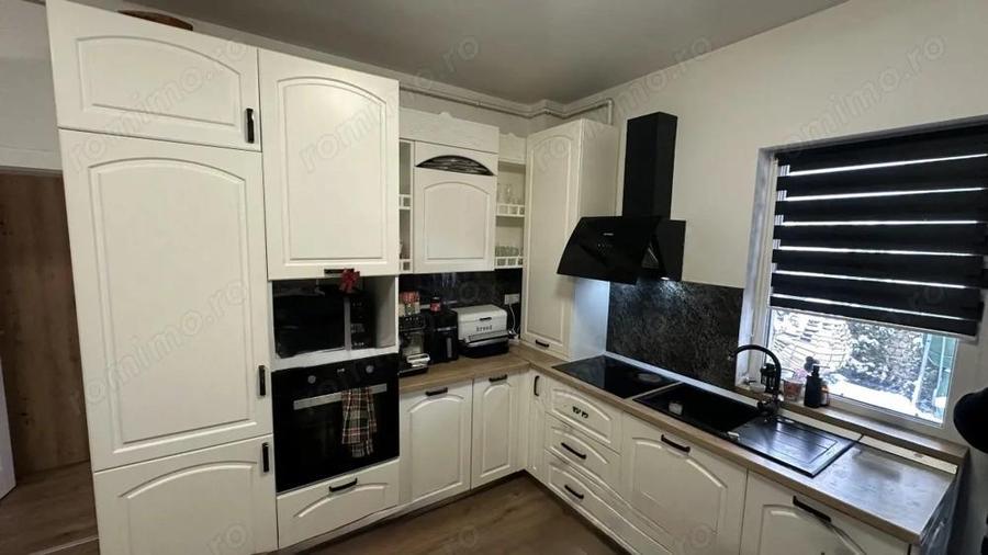Apartament cu 3 camere decomandat în Săsar