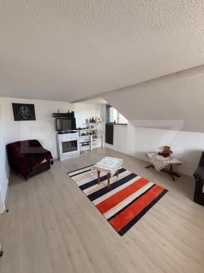 Casă individuală cu 9 camere cu Teren 800 Mp în Periferie