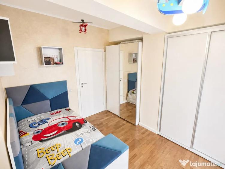 Apartament cu 4 camere decomandat în Palazu Mare