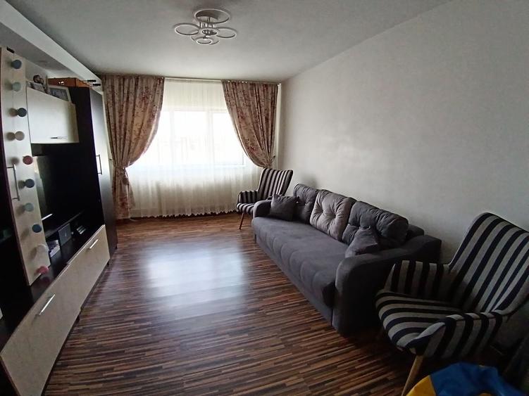 Apartament cu 2 camere decomandat în Lacu