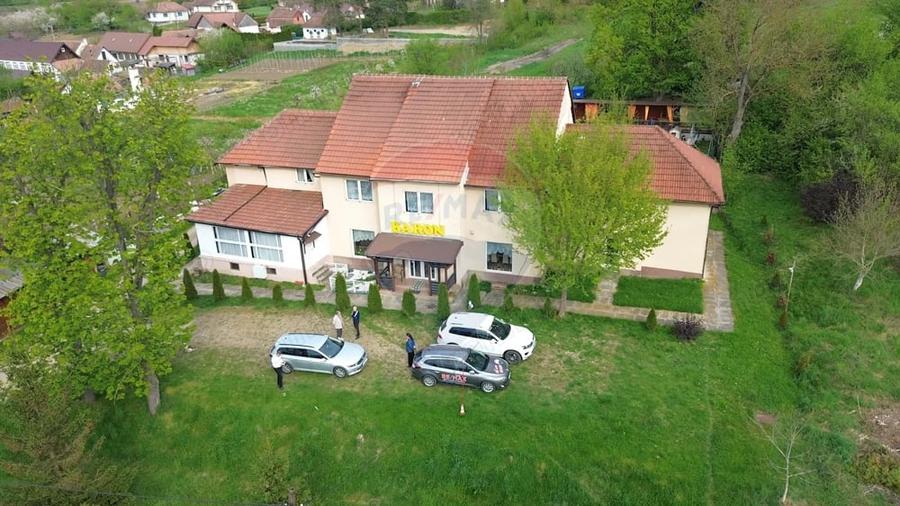 Casă cu 16 camere cu Teren 417 Mp în Bazna