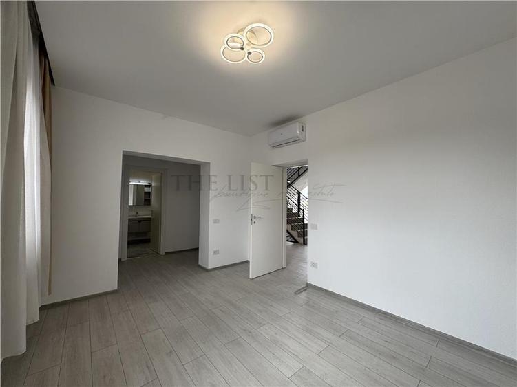 Casă individuală cu 8 camere cu Teren 1000 Mp în Pipera