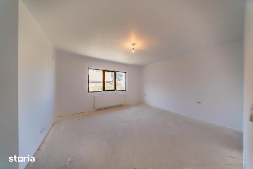 Casă cu 4 camere cu Teren 220 Mp în Intim
