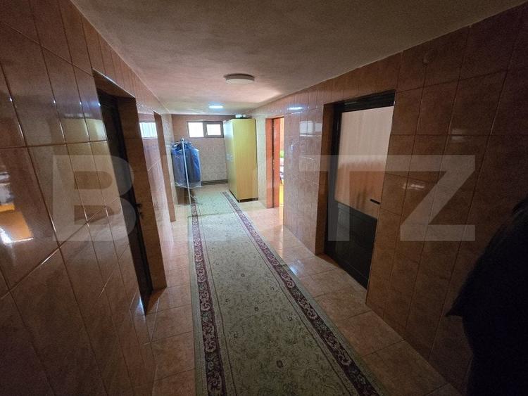 Casă individuală cu 9 camere cu Canalizare în Micești