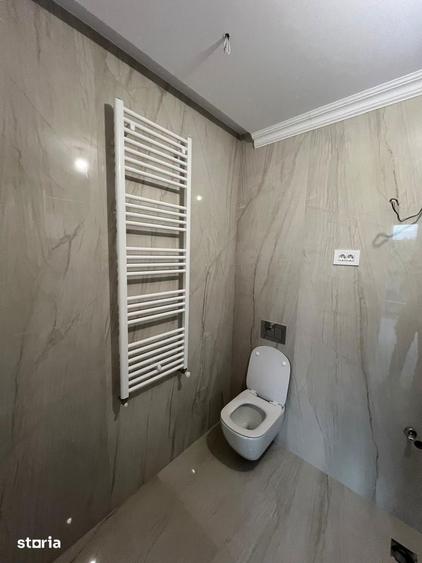 Casă cu 5 camere cu Teren 208 Mp în Central