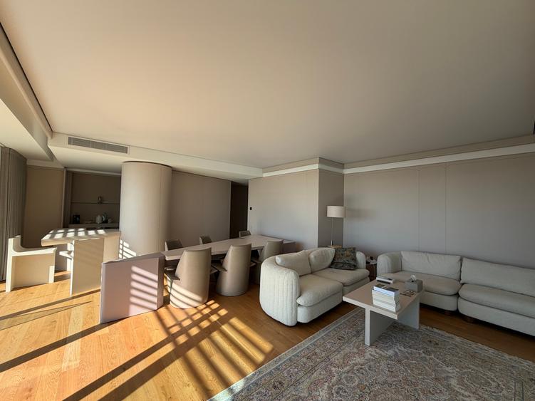 Apartament cu 4 camere decomandat în Floreasca