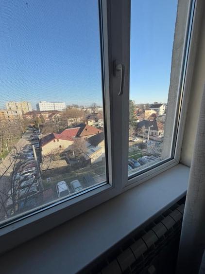 Apartament cu 3 camere decomandat, mobilat în Calea București