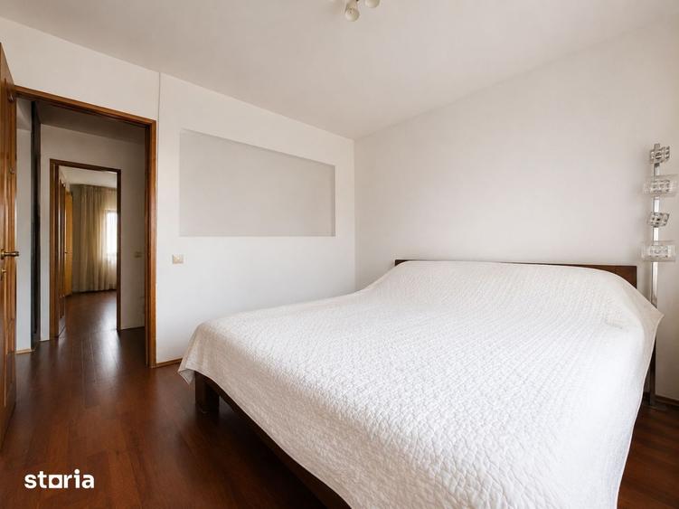 Apartament cu 4 camere, mobilat în Delfinariu
