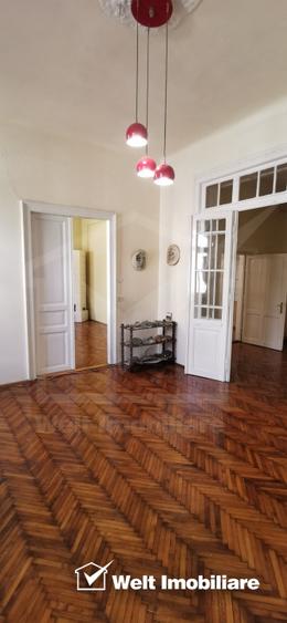 Apartament cu 3 camere semidecomandat în P-ța Mihai Viteazul