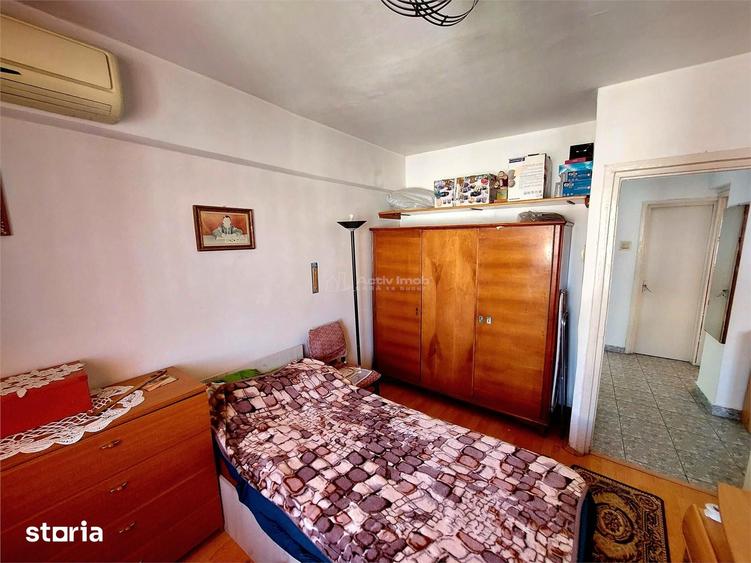 Apartament cu 3 camere decomandat în Piața