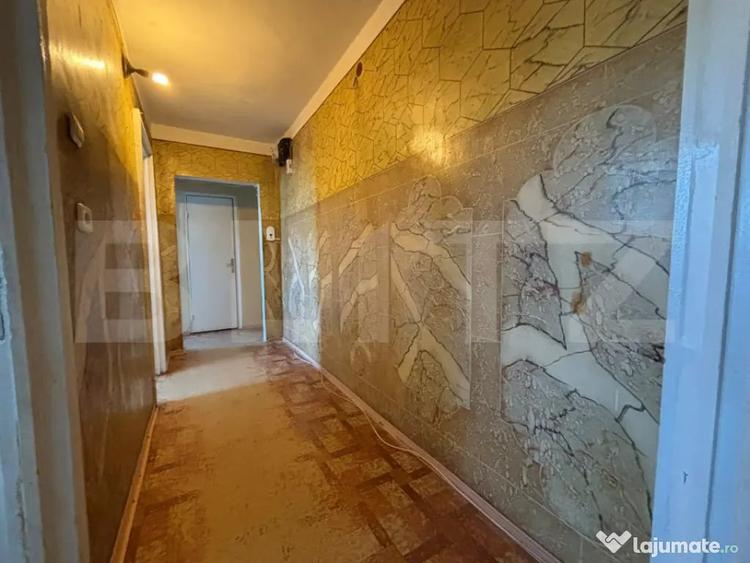 Apartament cu 3 camere semidecomandat în Rogerius