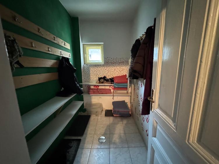 Casă cu 7 camere cu Canalizare în Cotroceni