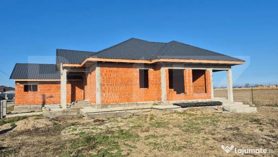 Casă cu 4 camere cu Teren 715 Mp în Mărtinești