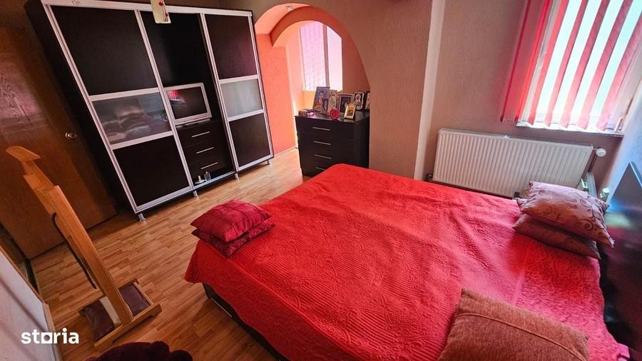 Apartament cu 4 camere decomandat în Găvana