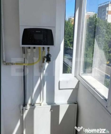 Apartament cu 3 camere semidecomandat în Tătărași
