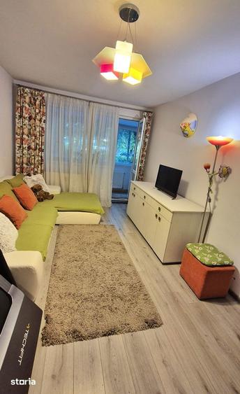 Apartament cu 3 camere decomandat, mobilat în Aleea Carpați