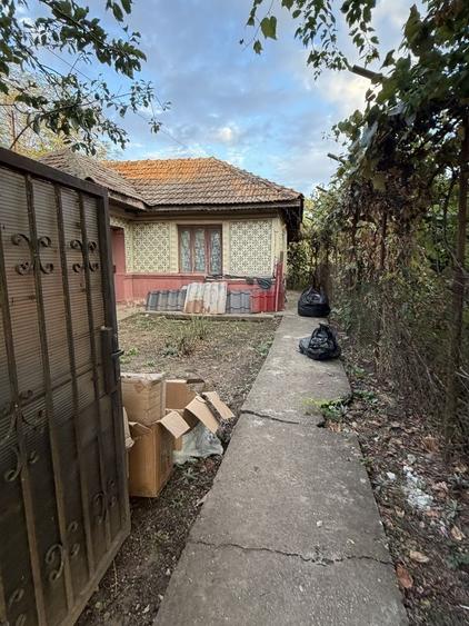 Casă cu 4 camere cu Teren 2500 Mp în Movilița
