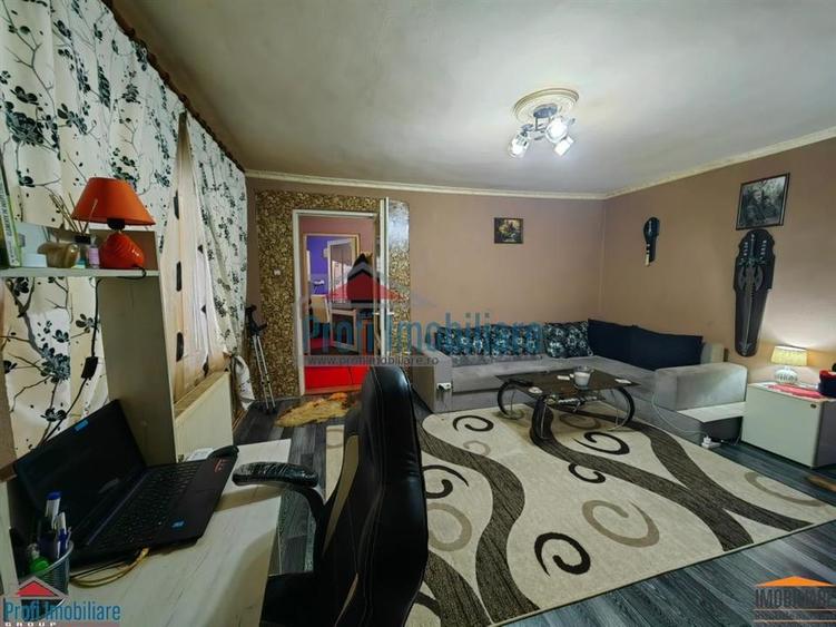 Apartament cu 2 camere semidecomandat, mobilat în Central