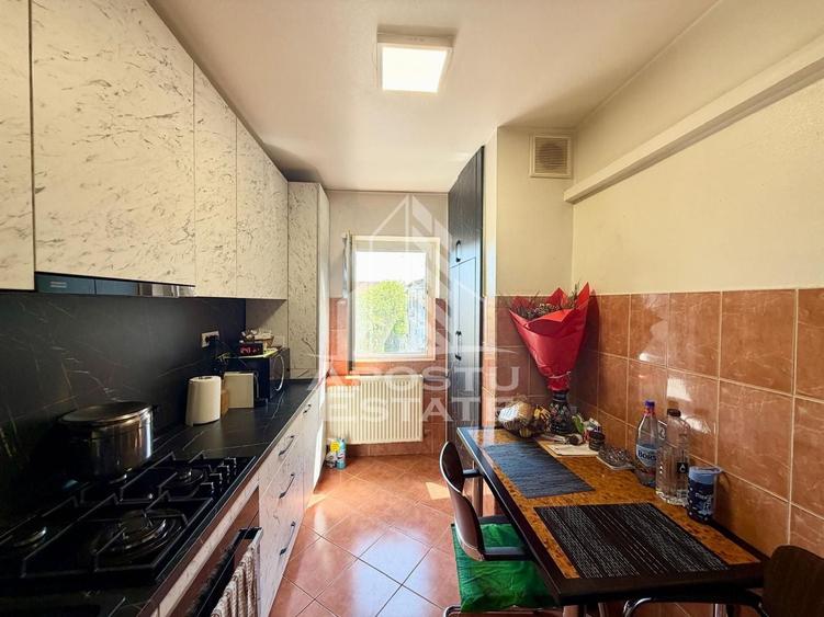 Apartament cu 3 camere decomandat, mobilat în Lipovei