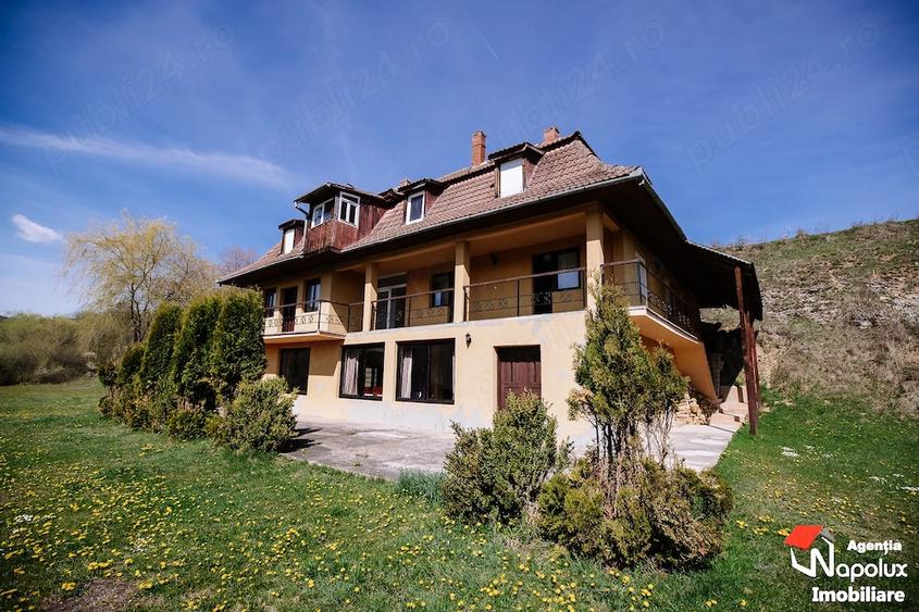 Casă cu 9 camere cu Teren 822 Mp în Mărgău