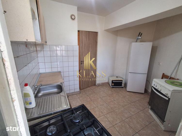 Apartament cu 3 camere semidecomandat în Colentina