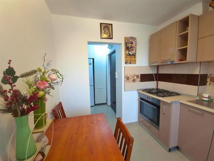 Apartament cu 2 camere semidecomandat în Căzănești (Râmnicu Vâlcea)