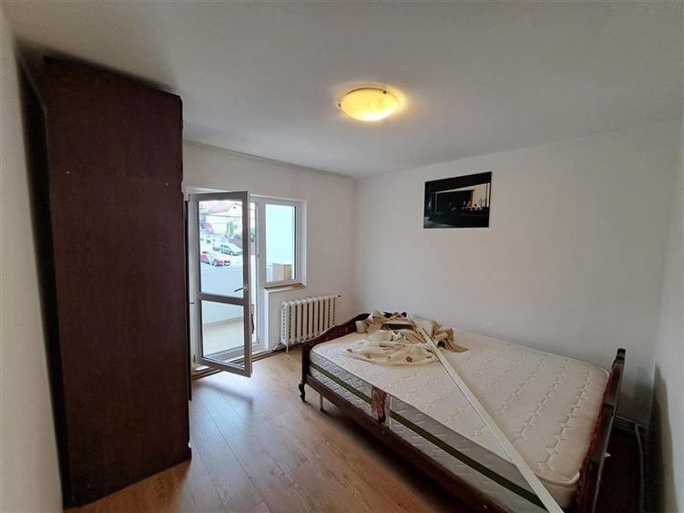 Apartament cu 3 camere decomandat, mobilat în Zorilor