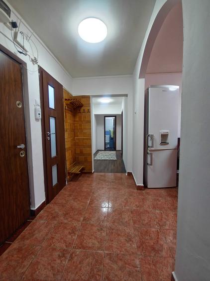 Apartament cu 3 camere decomandat în Tudor