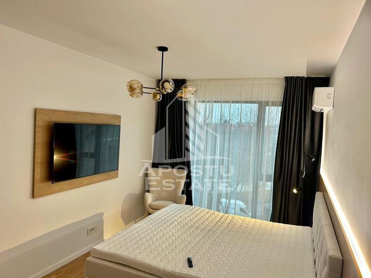 Apartament cu 4 camere semidecomandat, mobilat în Ultracentral