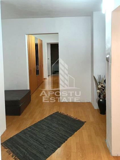 Apartament cu 3 camere semidecomandat, mobilat în Micălaca