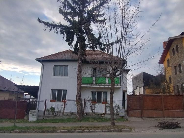 Casă cu 4 camere în Exterior Vest