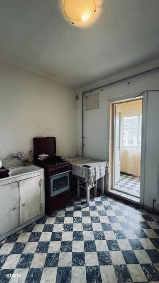 Apartament cu 3 camere decomandat în Lipovei