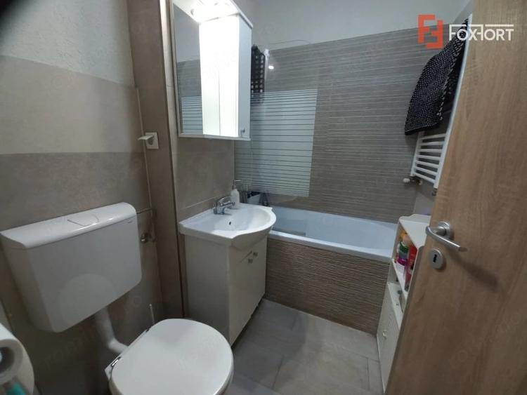 Apartament cu 3 camere semidecomandat în UMT