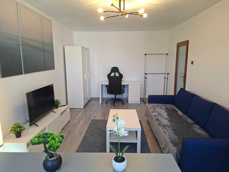 Apartament cu 2 camere decomandat în Central