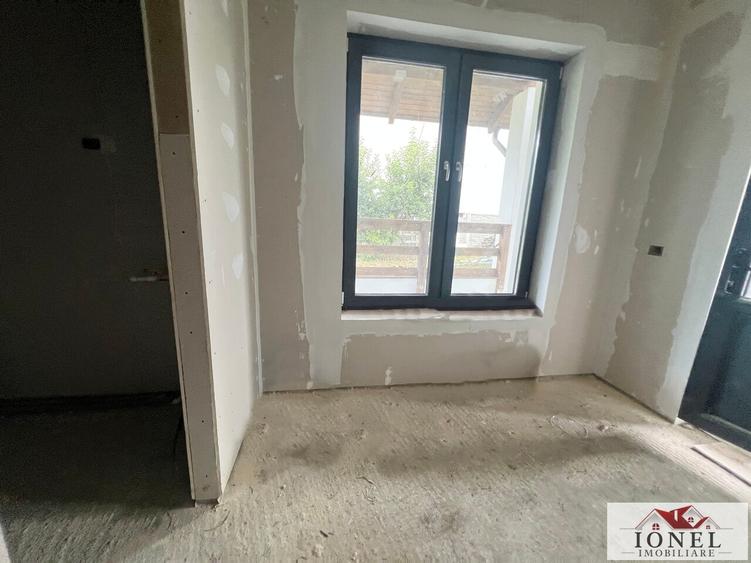 Casă individuală cu 4 camere cu Teren 600 Mp în Est