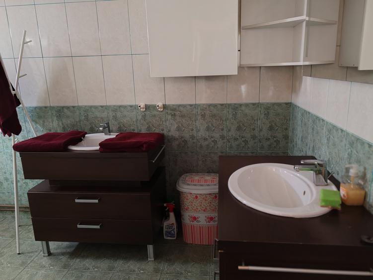 Casă cu 7 camere cu Canalizare în Satu Nou