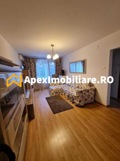 Apartament cu 3 camere decomandat în Teiul Doamnei