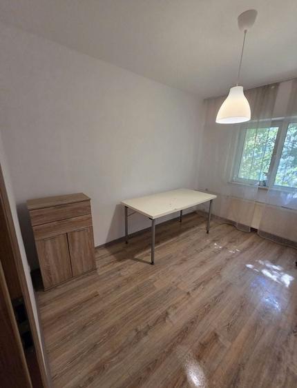 Apartament cu 4 camere decomandat, mobilat în Doamna Ghica