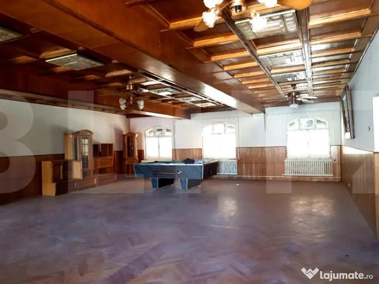 Spațiu comercial, de 594 mp, în Ozun